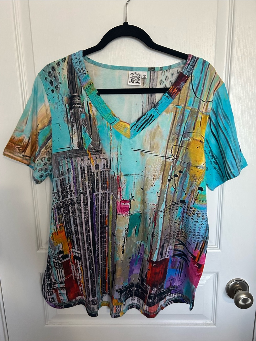 Parsley & Sage Turquoise Multi-Color V-Neck Cityscape Tee